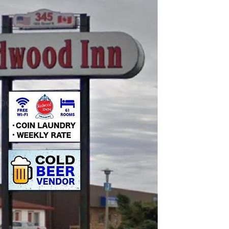 Redwood Motor Inn Brandon Bagian luar foto