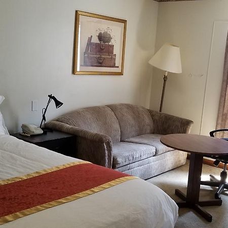 Redwood Motor Inn Brandon Bagian luar foto