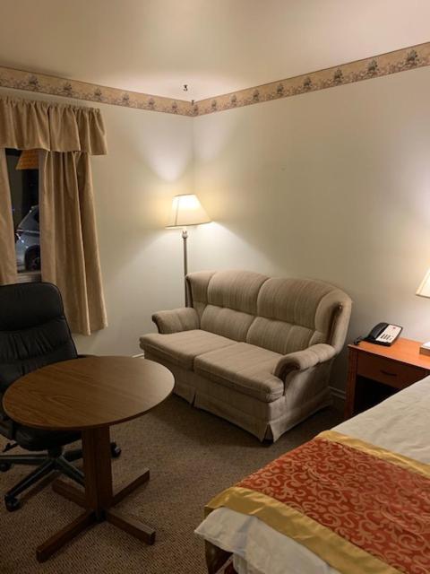 Redwood Motor Inn Brandon Bagian luar foto