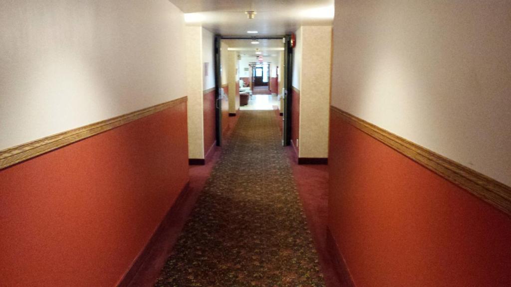 Redwood Motor Inn Brandon Bagian luar foto