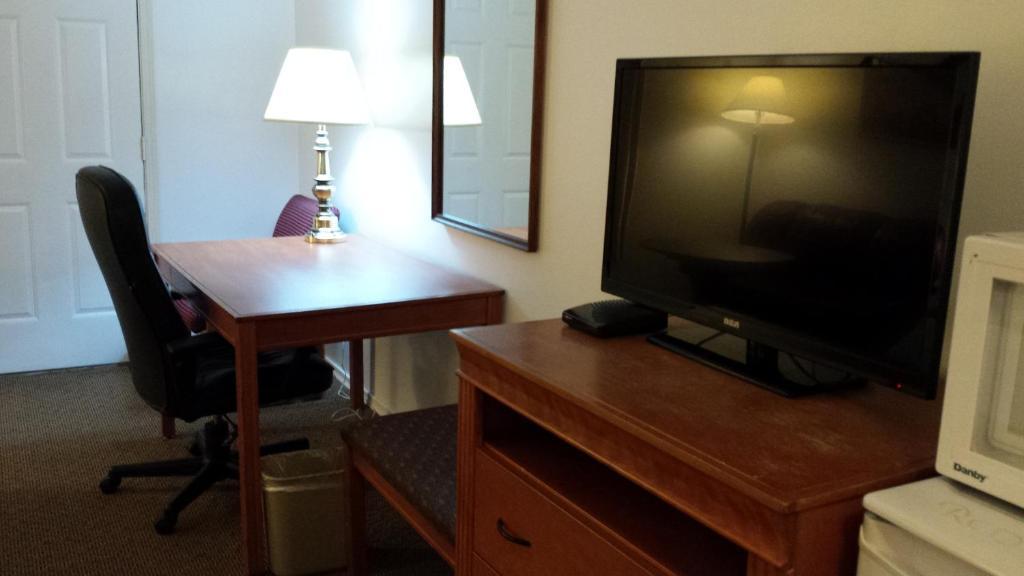 Redwood Motor Inn Brandon Bagian luar foto