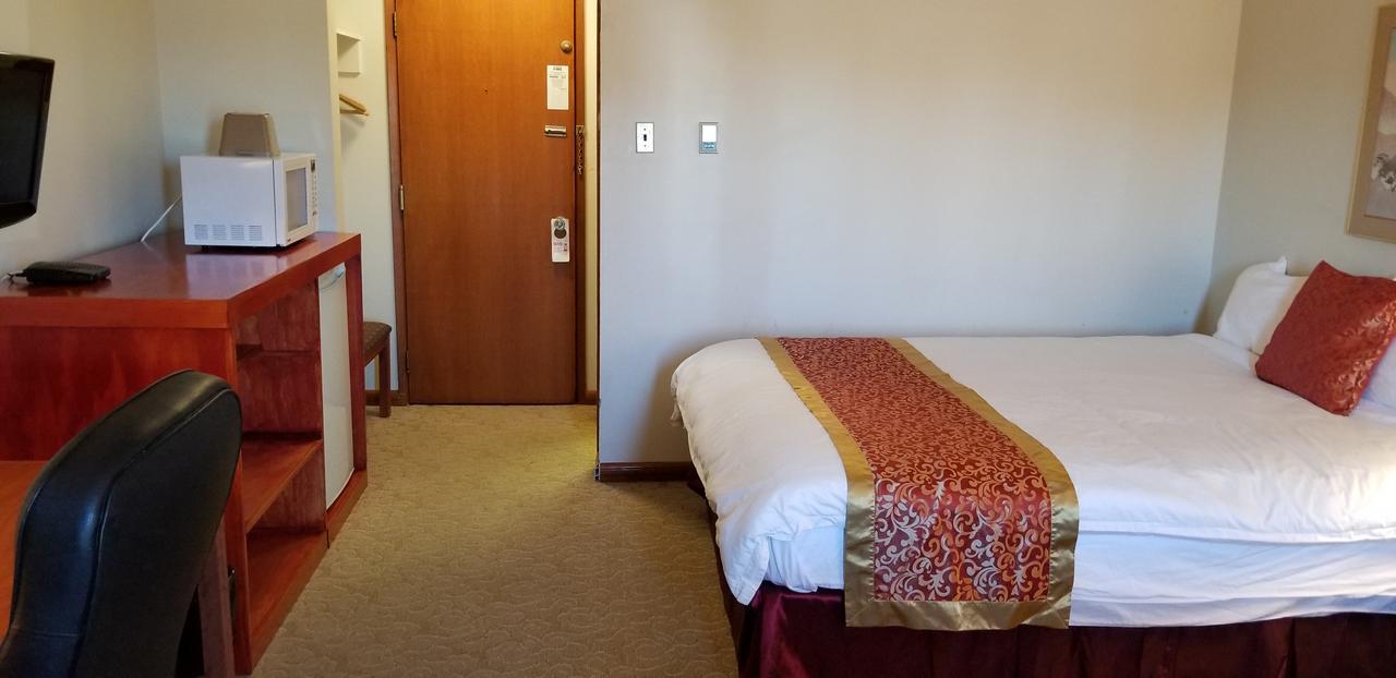 Redwood Motor Inn Brandon Bagian luar foto