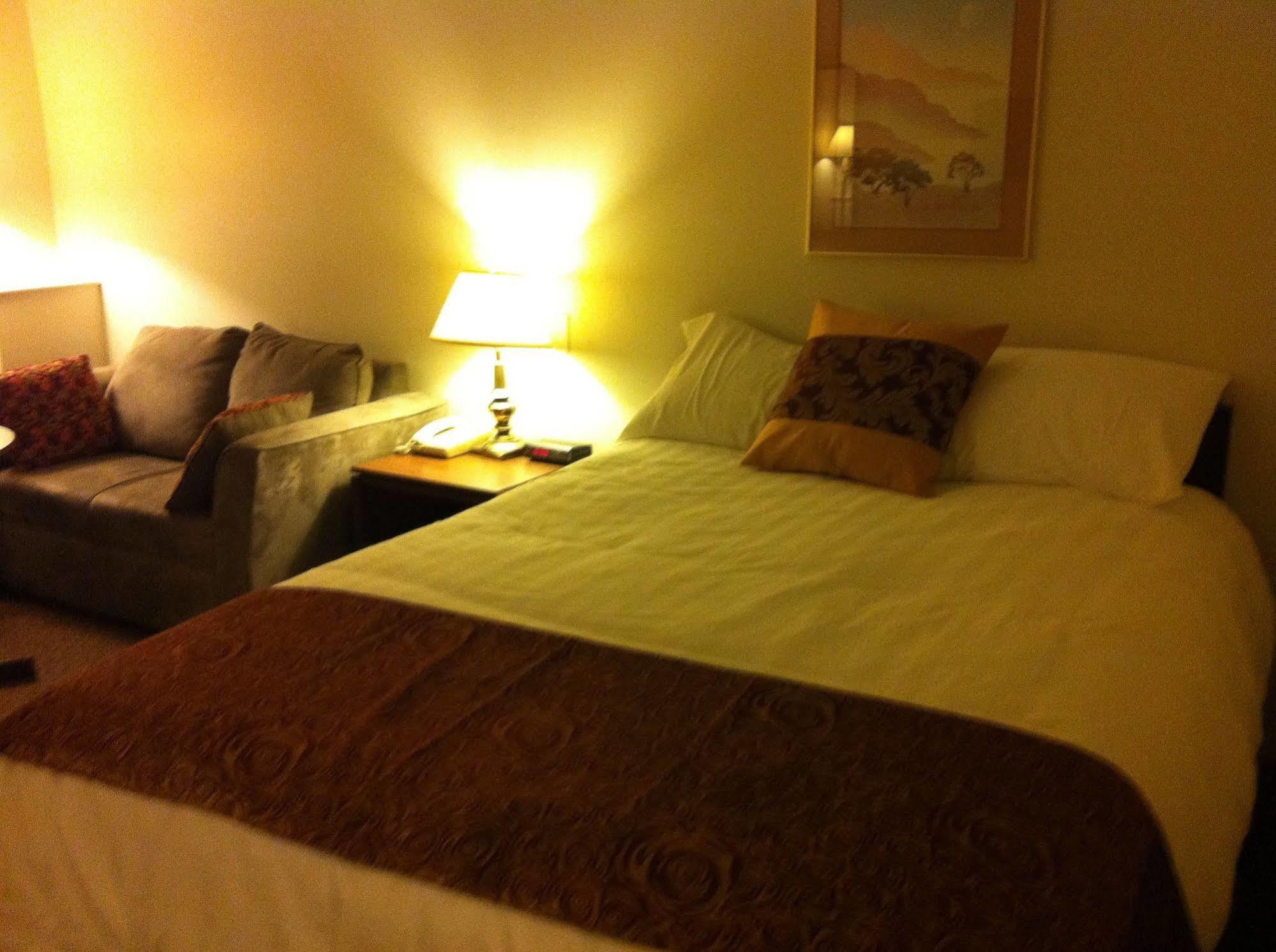 Redwood Motor Inn Brandon Bagian luar foto