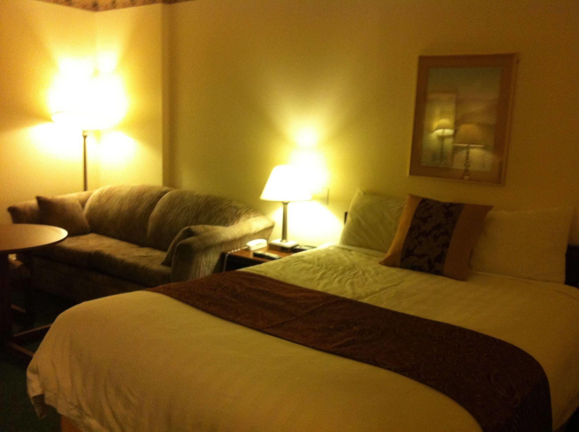 Redwood Motor Inn Brandon Bagian luar foto