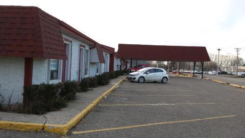 Redwood Motor Inn Brandon Bagian luar foto